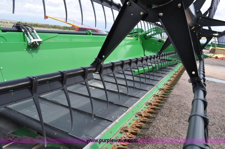 image for item A5905 2009 John Deere 635D 35' draper head