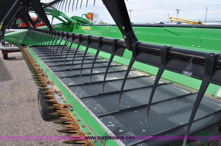 image for item A5905 2009 John Deere 635D 35' draper head