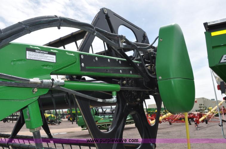 image for item A5905 2009 John Deere 635D 35' draper head