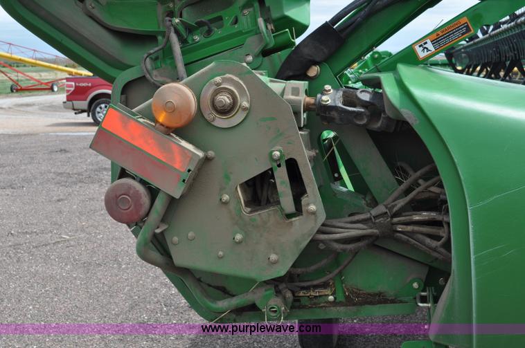 image for item A5905 2009 John Deere 635D 35' draper head