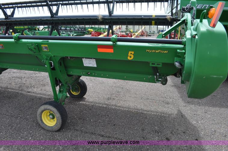 image for item A5905 2009 John Deere 635D 35' draper head