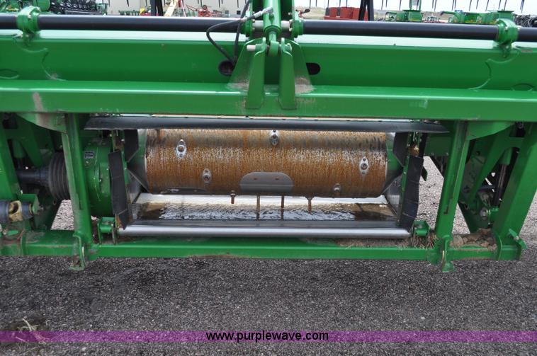 image for item A5905 2009 John Deere 635D 35' draper head