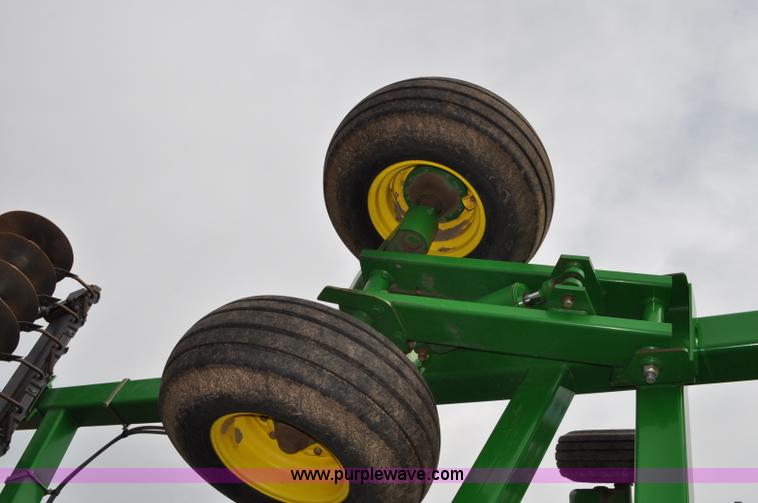 image for item A5908 2009 John Deere 637 Wheat Land 35' disk