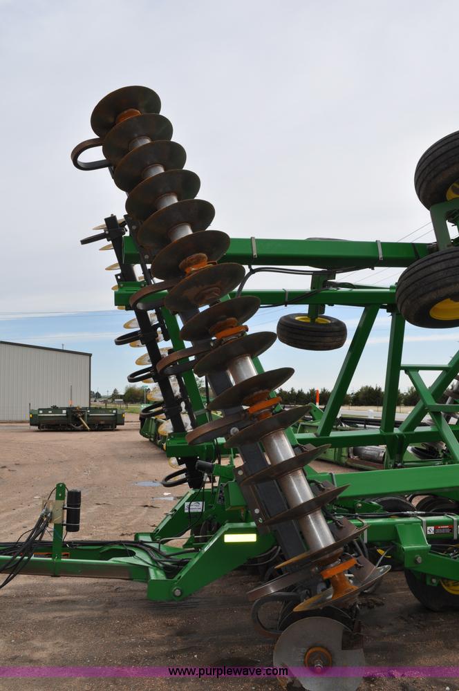 image for item A5908 2009 John Deere 637 Wheat Land 35' disk