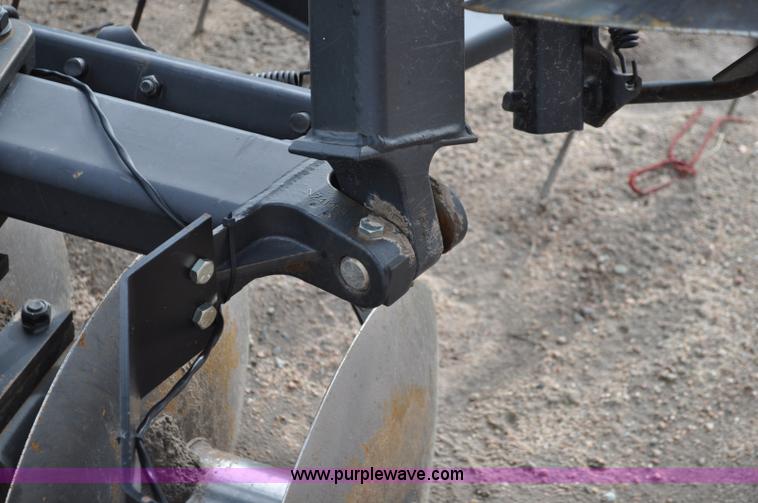 image for item A5908 2009 John Deere 637 Wheat Land 35' disk
