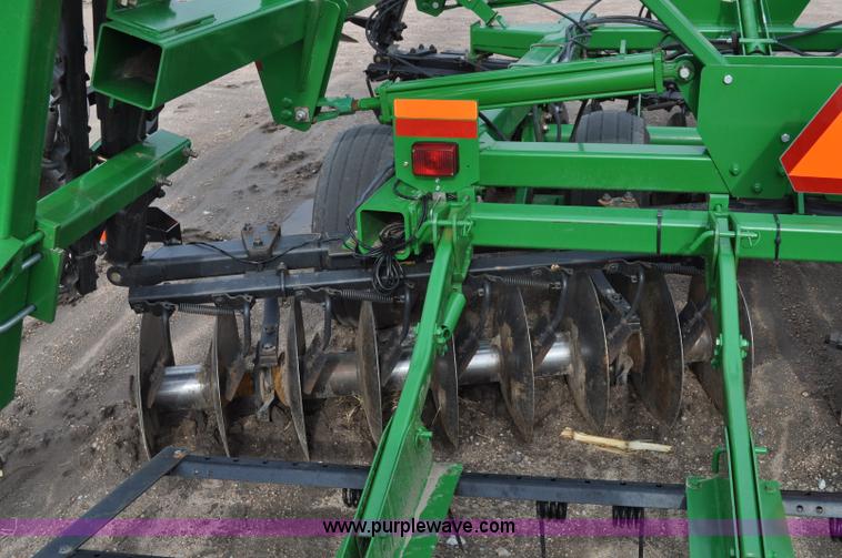 image for item A5908 2009 John Deere 637 Wheat Land 35' disk