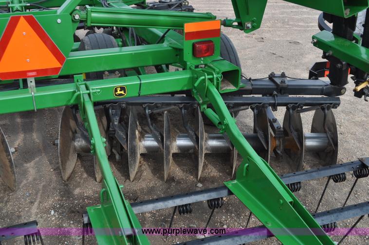 image for item A5908 2009 John Deere 637 Wheat Land 35' disk
