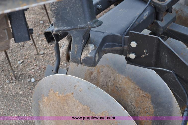 image for item A5908 2009 John Deere 637 Wheat Land 35' disk
