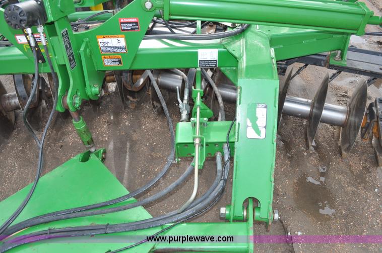 image for item A5908 2009 John Deere 637 Wheat Land 35' disk