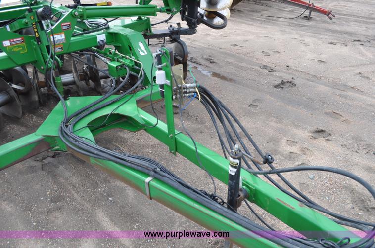 image for item A5908 2009 John Deere 637 Wheat Land 35' disk