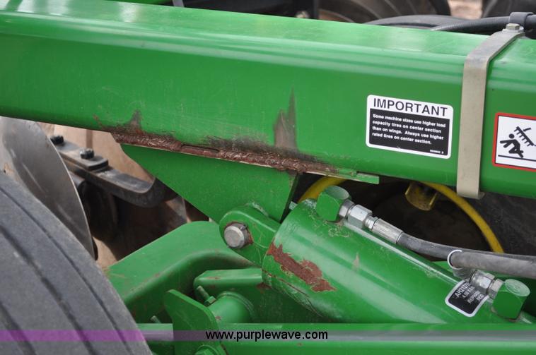 image for item A5908 2009 John Deere 637 Wheat Land 35' disk