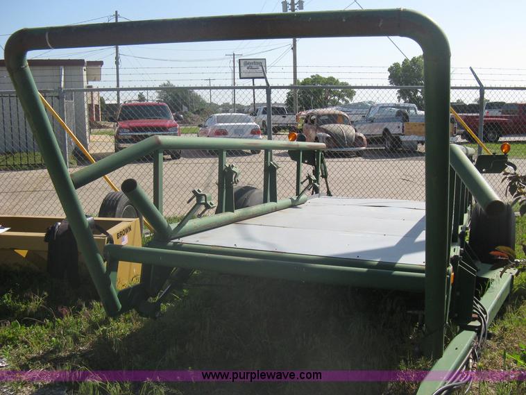 image for item A6384 KMC 4930 round bale accumulator