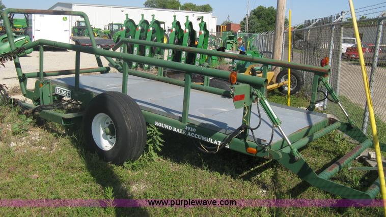 image for item A6384 KMC 4930 round bale accumulator