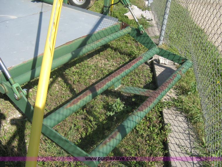 image for item A6384 KMC 4930 round bale accumulator