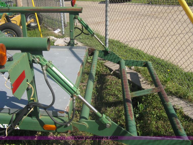 image for item A6384 KMC 4930 round bale accumulator