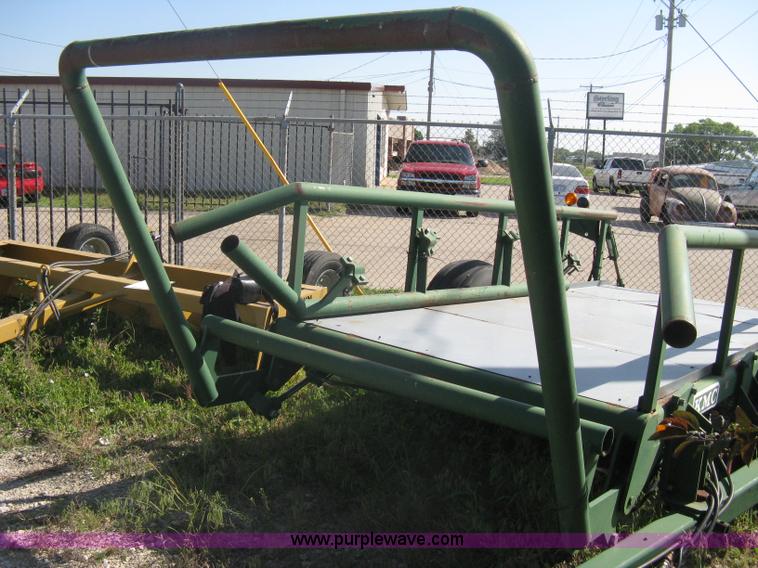 image for item A6384 KMC 4930 round bale accumulator