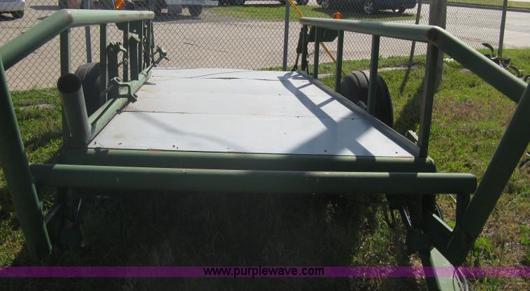 image for item A6384 KMC 4930 round bale accumulator