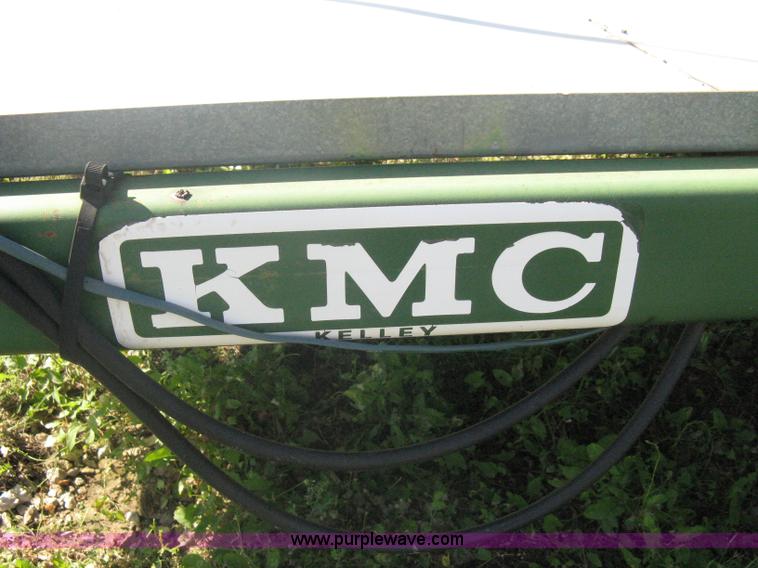 image for item A6384 KMC 4930 round bale accumulator