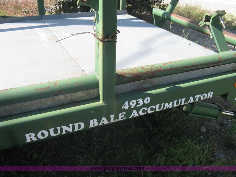 image for item A6384 KMC 4930 round bale accumulator