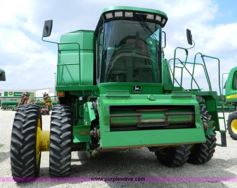 image for item B3665 2000 John Deere 9650 Walker combine
