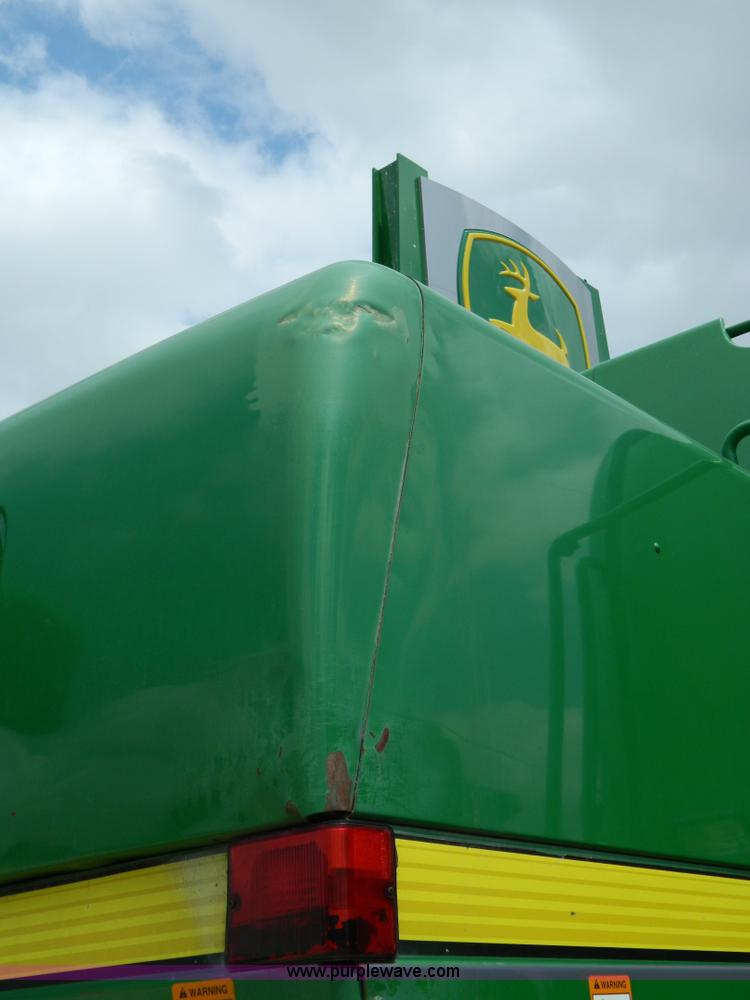 image for item B3665 2000 John Deere 9650 Walker combine