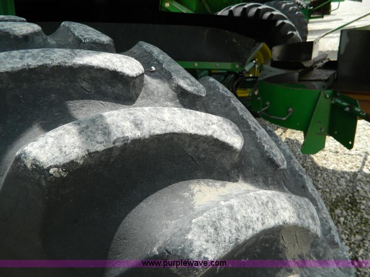 image for item B3665 2000 John Deere 9650 Walker combine