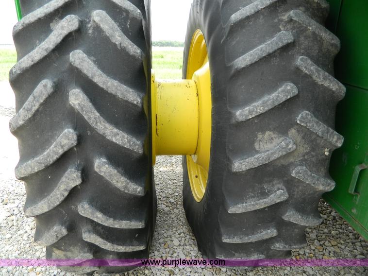 image for item B3665 2000 John Deere 9650 Walker combine