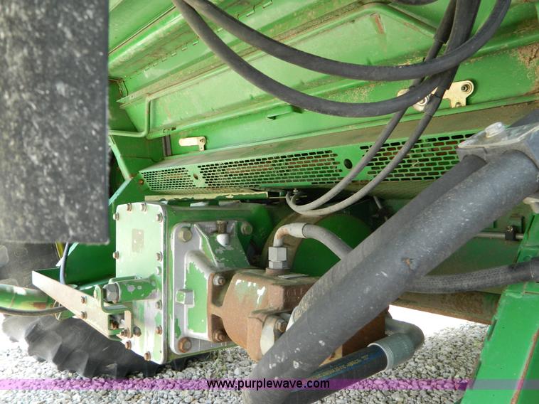 image for item B3665 2000 John Deere 9650 Walker combine