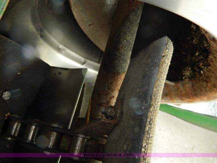 image for item B3665 2000 John Deere 9650 Walker combine