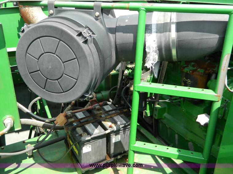 image for item B3665 2000 John Deere 9650 Walker combine