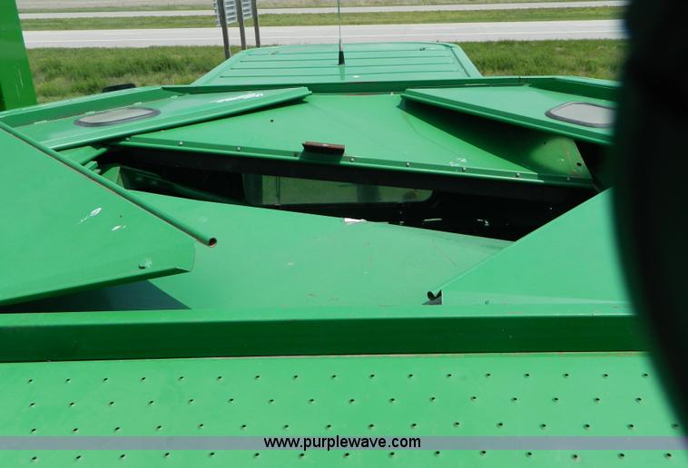 image for item B3665 2000 John Deere 9650 Walker combine