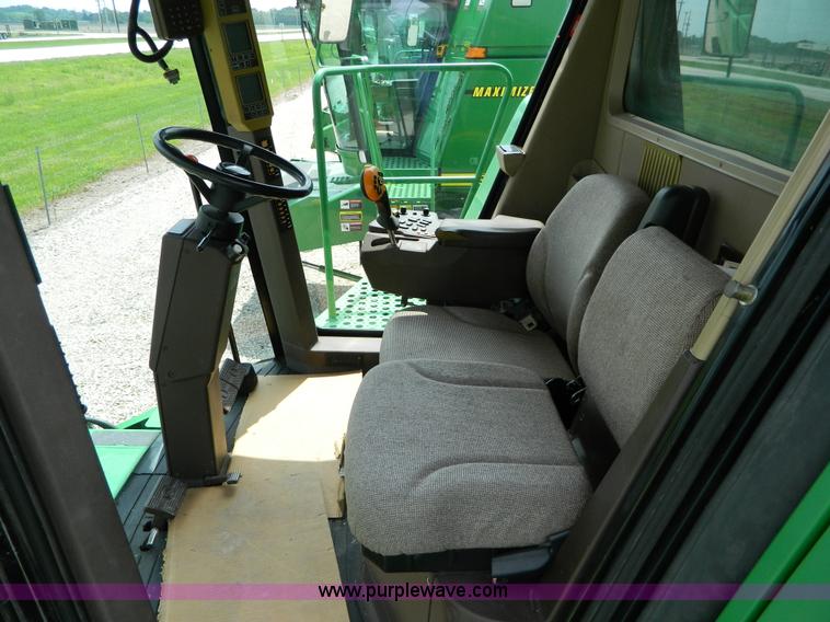 image for item B3665 2000 John Deere 9650 Walker combine