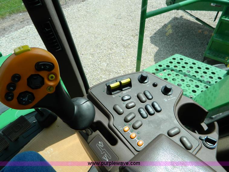 image for item B3665 2000 John Deere 9650 Walker combine