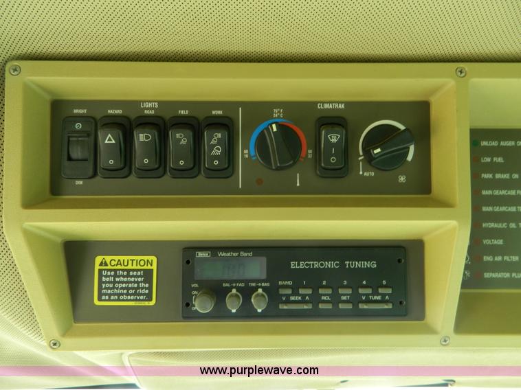 image for item B3665 2000 John Deere 9650 Walker combine