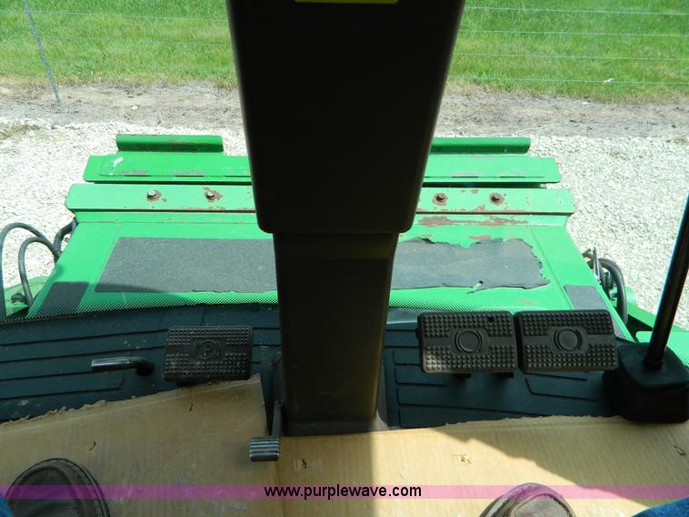 image for item B3665 2000 John Deere 9650 Walker combine