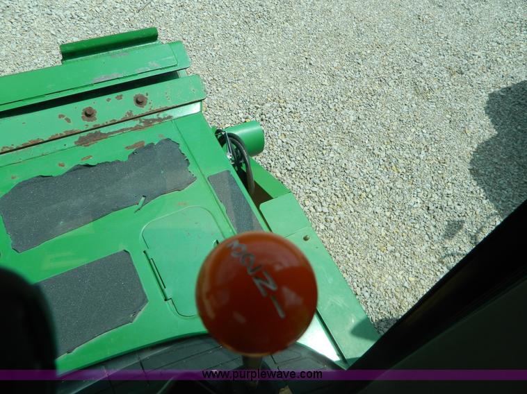 image for item B3665 2000 John Deere 9650 Walker combine