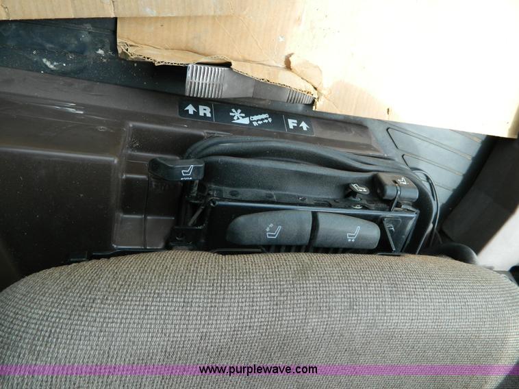 image for item B3665 2000 John Deere 9650 Walker combine