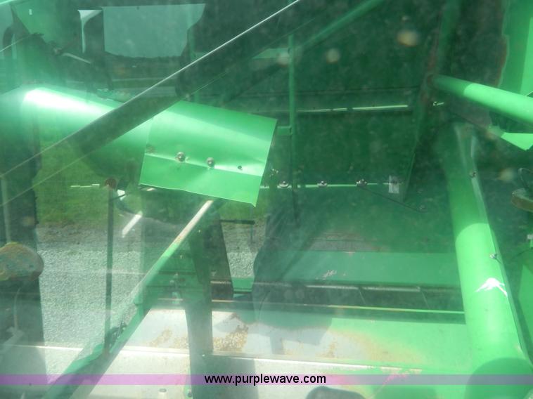 image for item B3665 2000 John Deere 9650 Walker combine