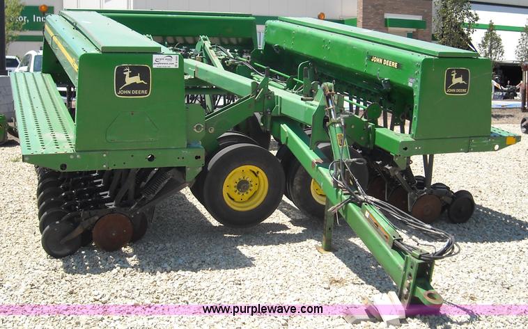 image for item B3666 1995 John Deere 455 plain box grain drill