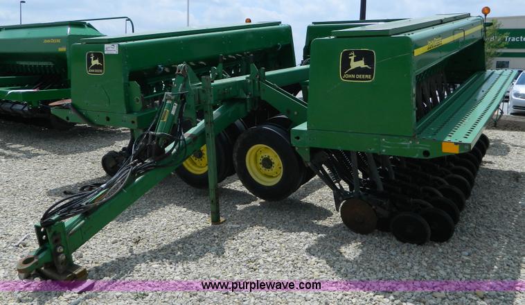 image for item B3666 1995 John Deere 455 plain box grain drill