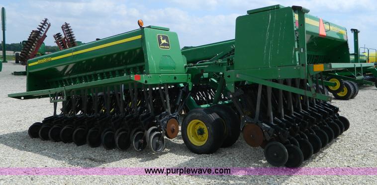 image for item B3666 1995 John Deere 455 plain box grain drill