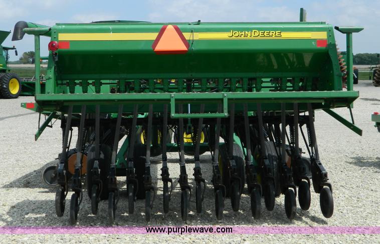 image for item B3666 1995 John Deere 455 plain box grain drill