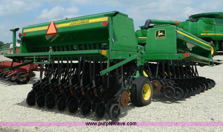 image for item B3666 1995 John Deere 455 plain box grain drill