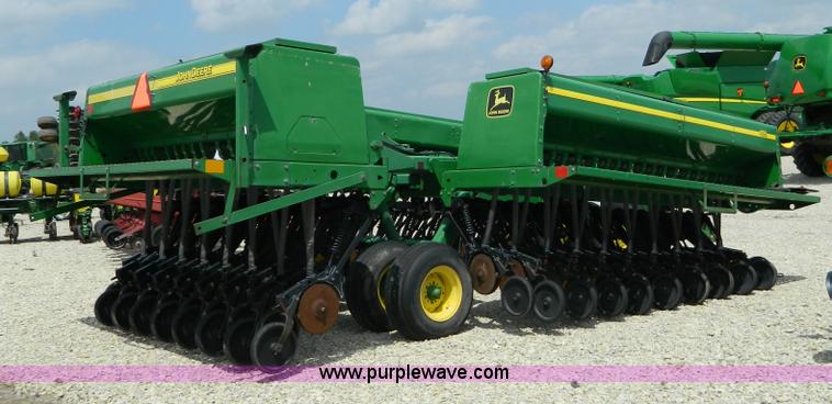 image for item B3666 1995 John Deere 455 plain box grain drill