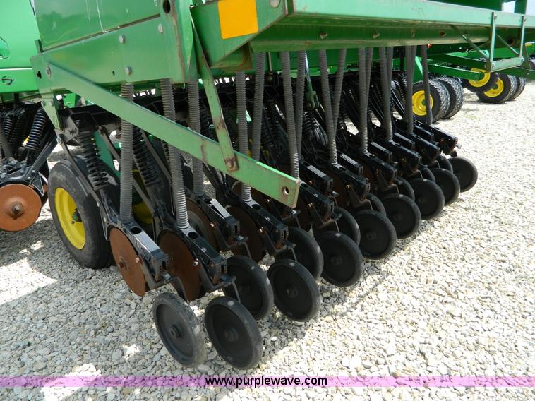image for item B3666 1995 John Deere 455 plain box grain drill