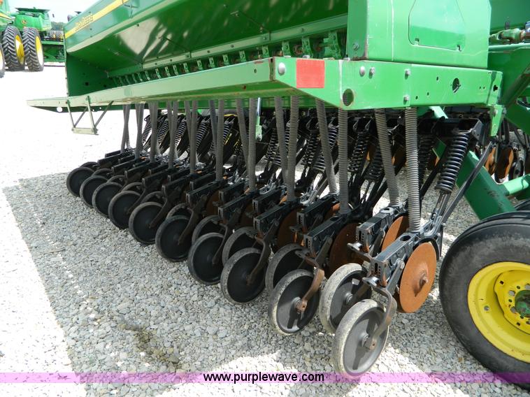 image for item B3666 1995 John Deere 455 plain box grain drill