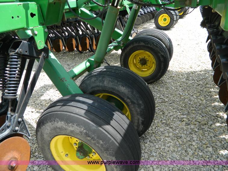 image for item B3666 1995 John Deere 455 plain box grain drill