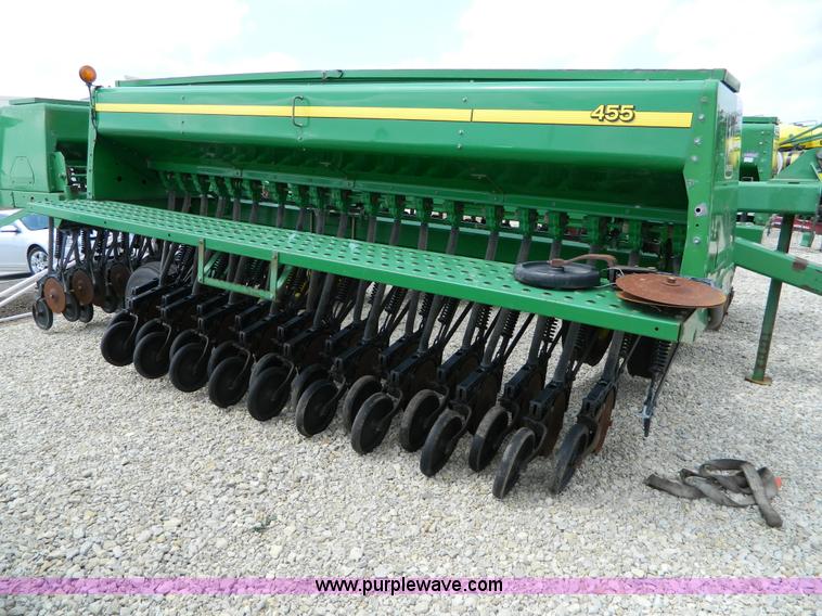 image for item B3666 1995 John Deere 455 plain box grain drill