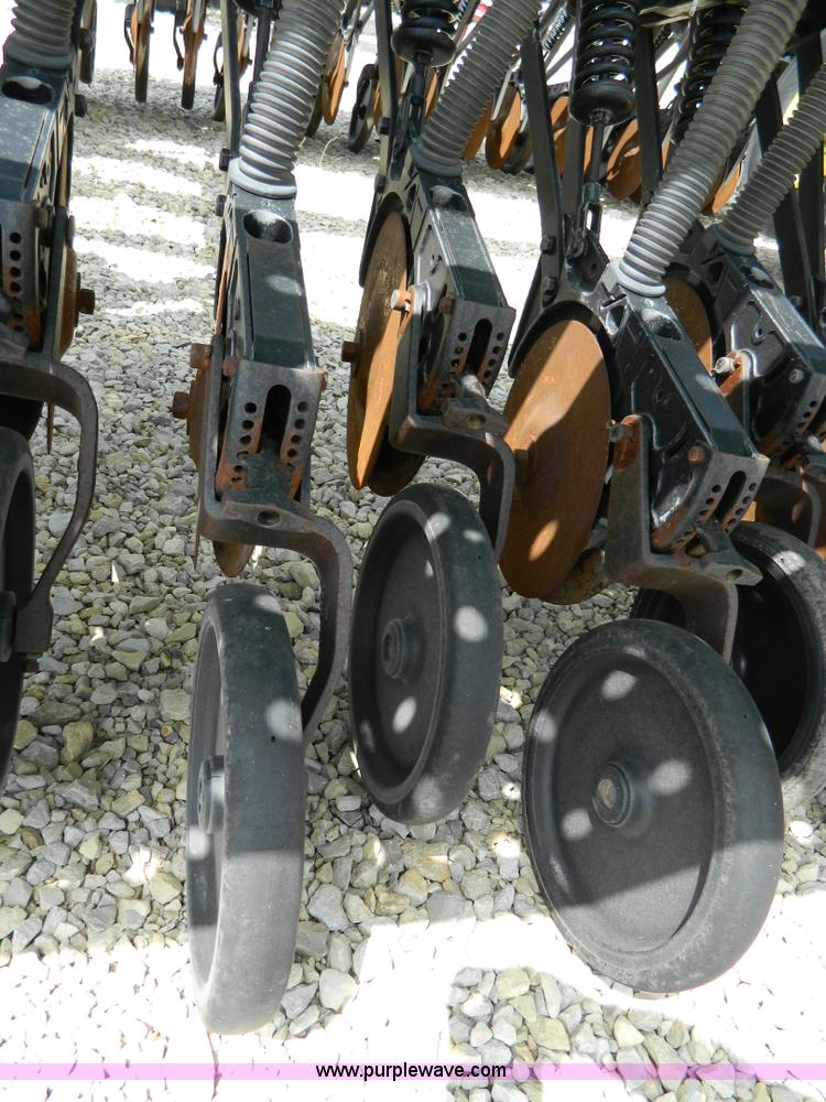 image for item B3666 1995 John Deere 455 plain box grain drill