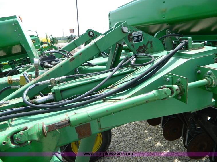 image for item B3666 1995 John Deere 455 plain box grain drill
